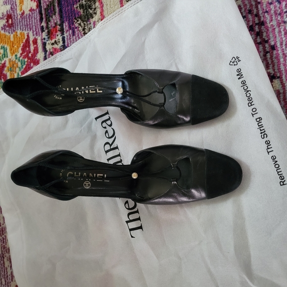 CHANEL CC LOGO FAUXPEARL STRAPS PUMPS - Picture 8 of 9